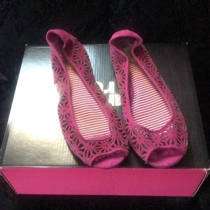 STILL AVAILABLE - *LIKE NEW* Olsenboye Open Toe Flat